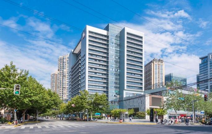 走進(jìn)新城市中心廣場，體驗(yàn)現(xiàn)代高品質(zhì)辦公環(huán)境