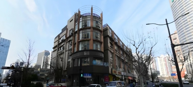 上海普陀內(nèi)環(huán)內(nèi)驚現(xiàn)“稀世孤品”！70年住宅產(chǎn)權(quán)獨(dú)棟整售，藏于市井待有緣人